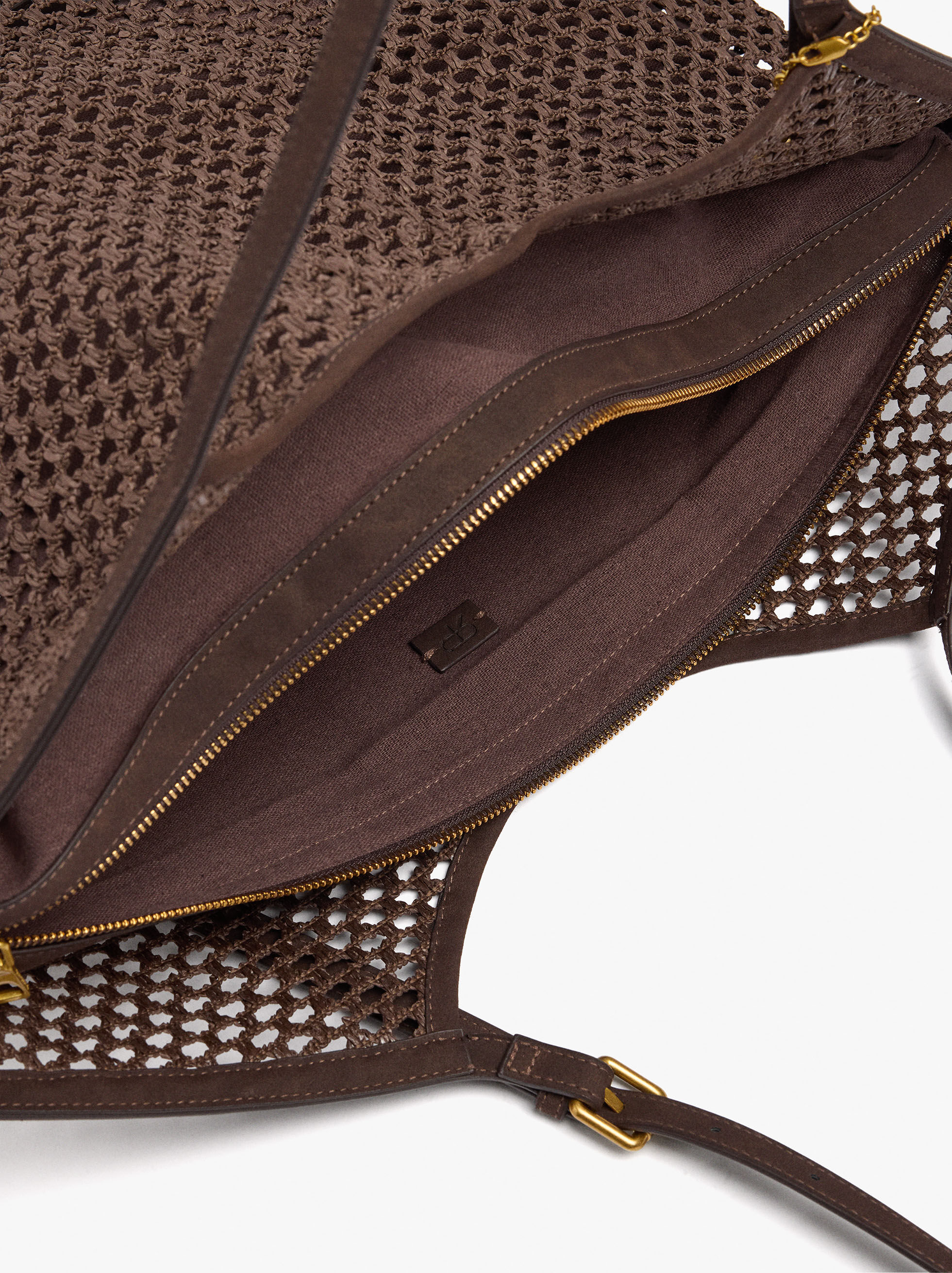Bolso shopper con efecto paja con cadena colgante