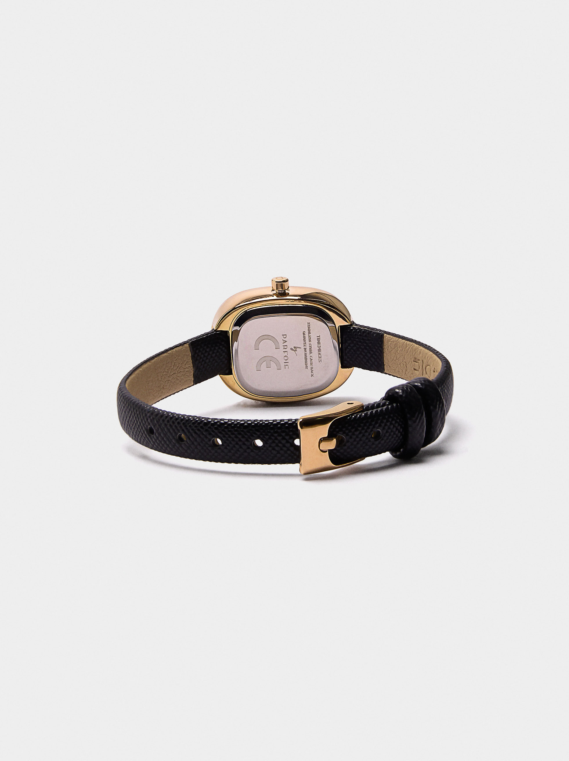 Reloj oval con pulsera de textura