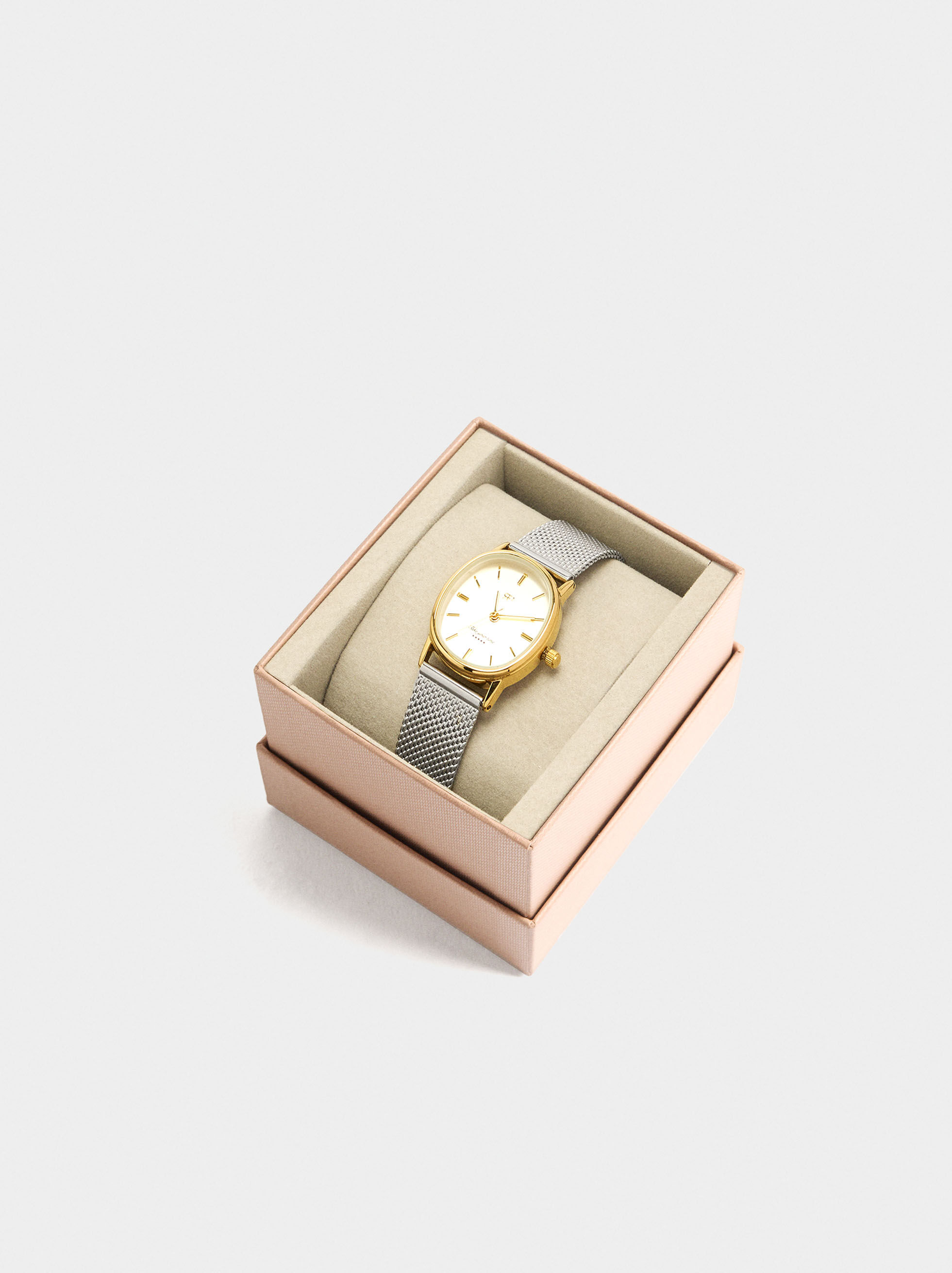 Reloj bicolor oval con correa metálica de acero inoxidable