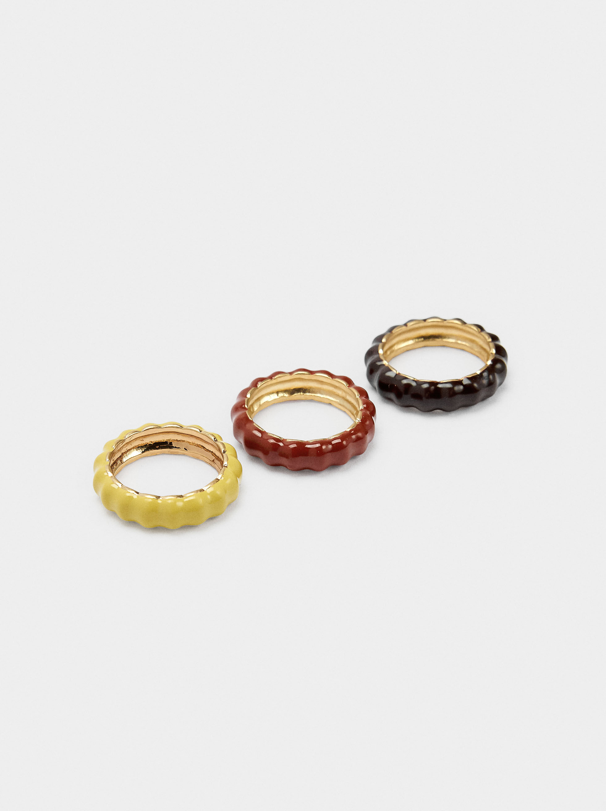 Conjunto de anillos con ondas y esmalte