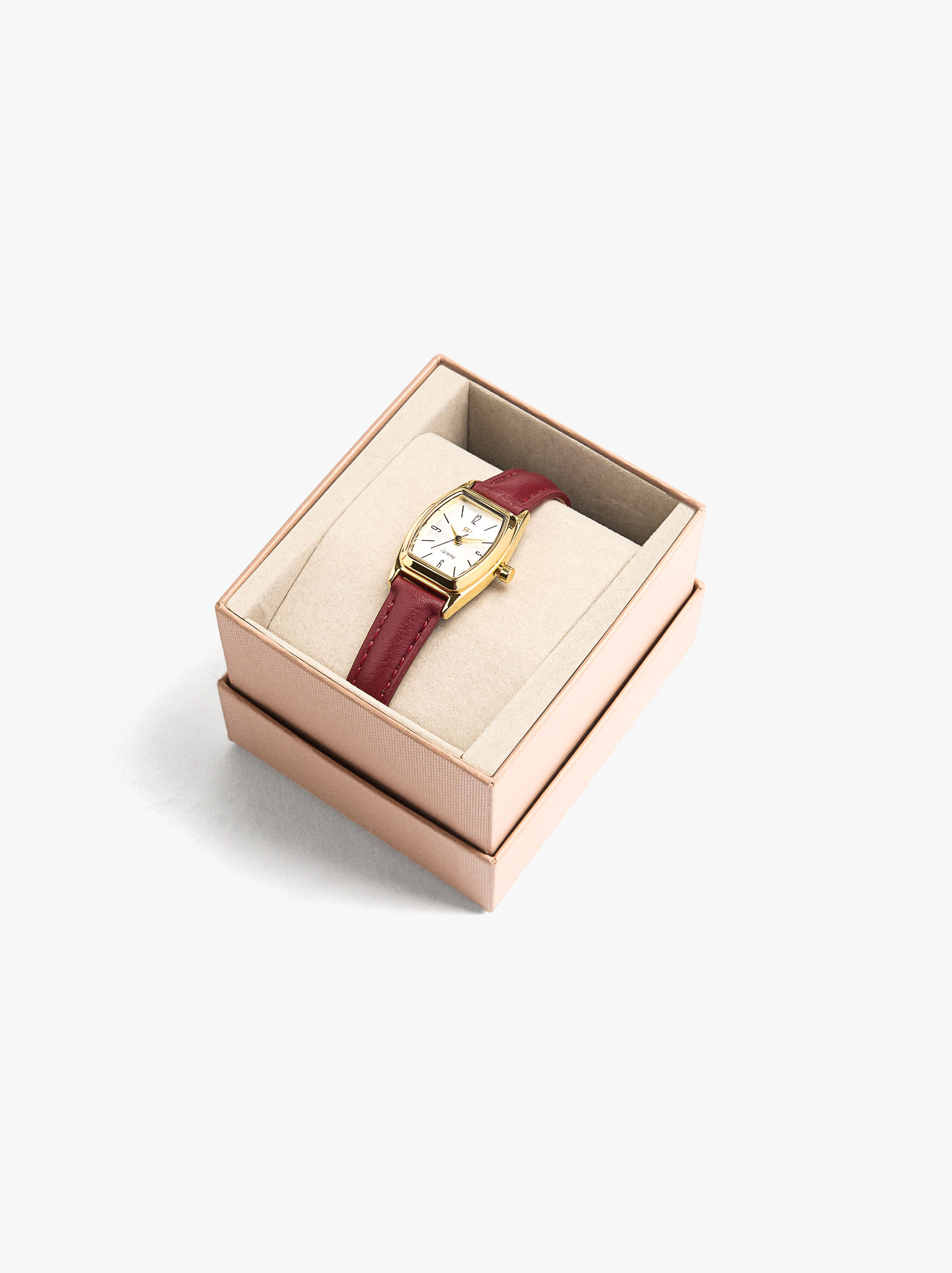 Reloj redondo con pulsera de textura