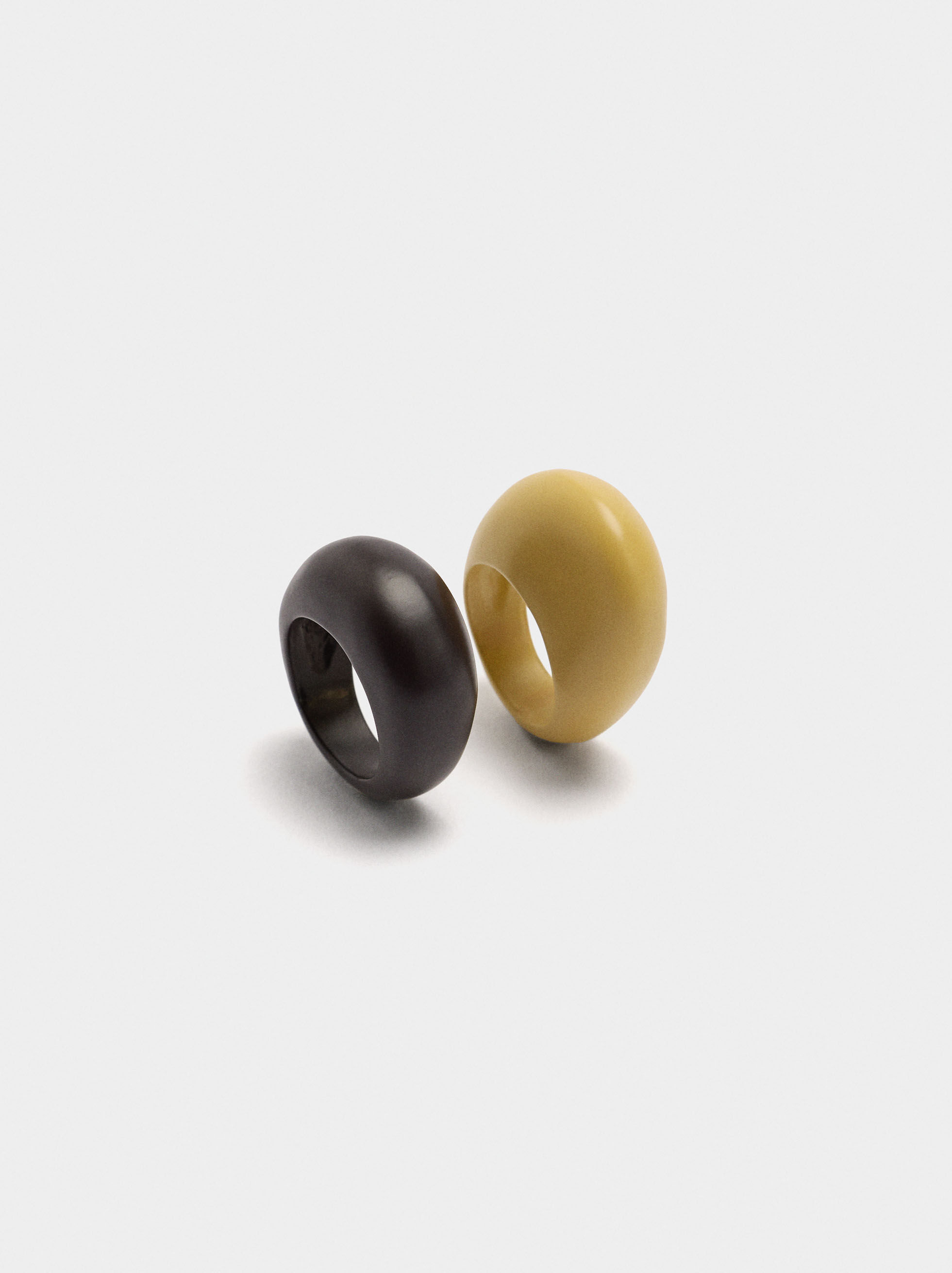 Conjunto de anillos redondos con esmalte