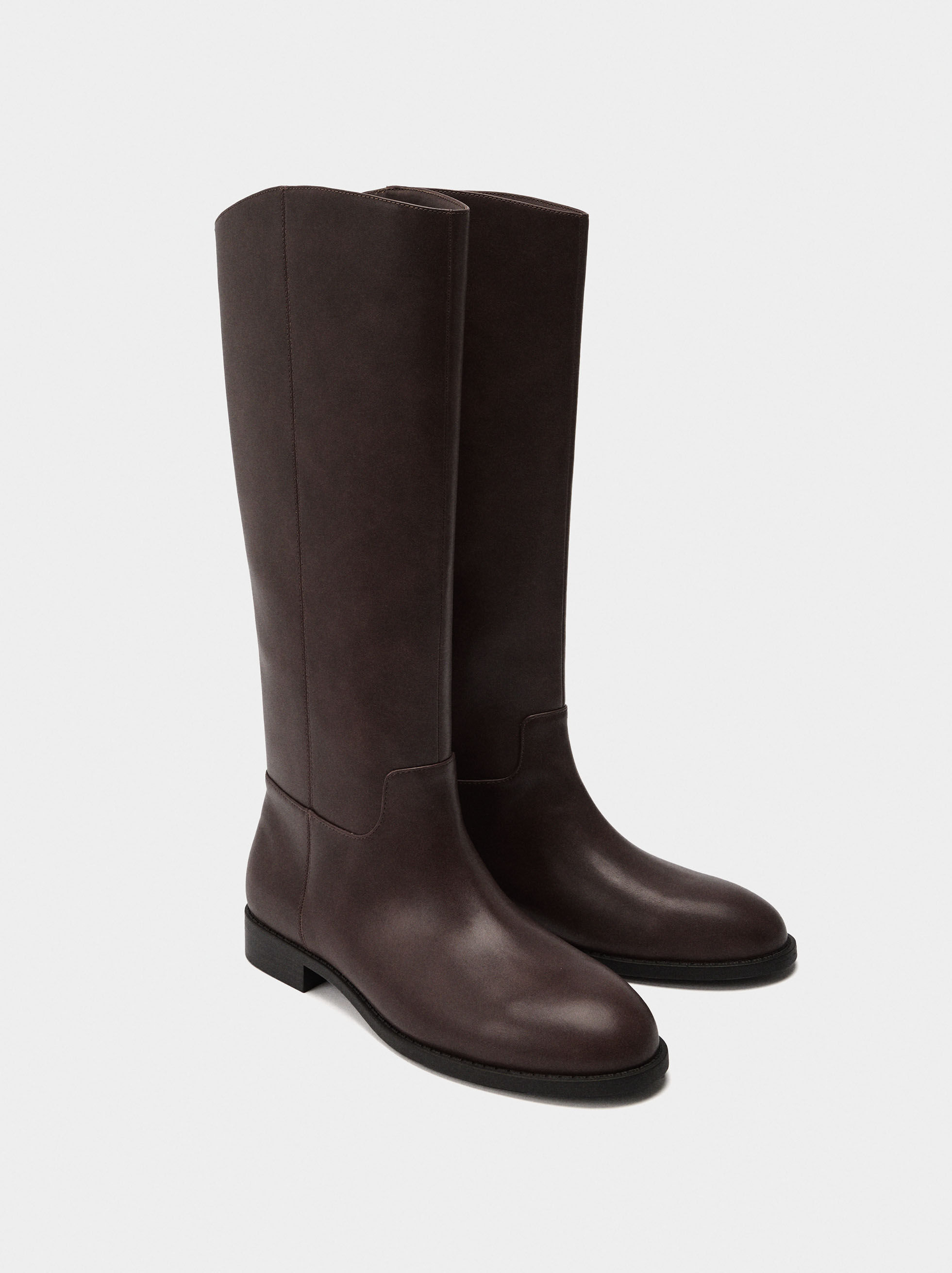 Botas de cano alto tacón bajo